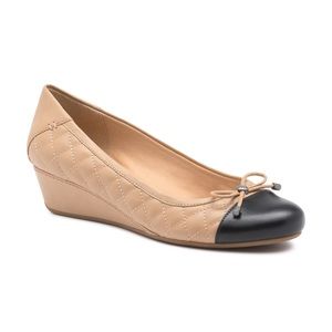 G.H. Bass & Co Misty Wedges Size 6.5